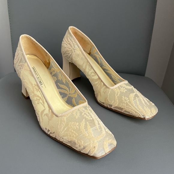 Studio Roma Ivory Mesh Flocked Fabric Floral Design Wide Heel Leather SoleSize 9 - Picture 3 of 10